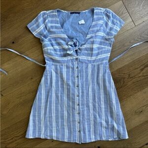 NWT Abercrombie & Fitch Women’s M Dress Blue White Striped Tie Front Button Down